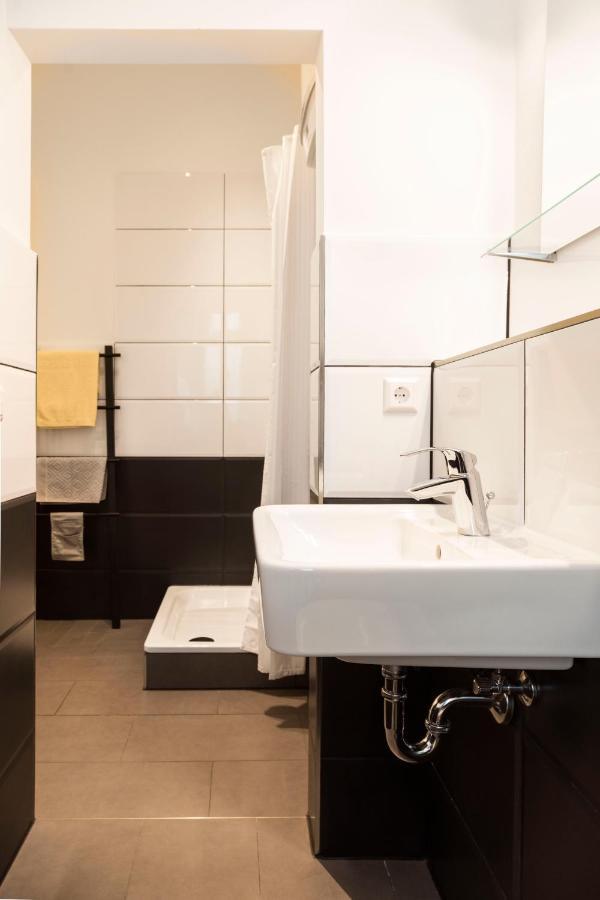 Amazing Apartment 1Br For 7 @Mauerpark Pberg Berlín Exterior foto